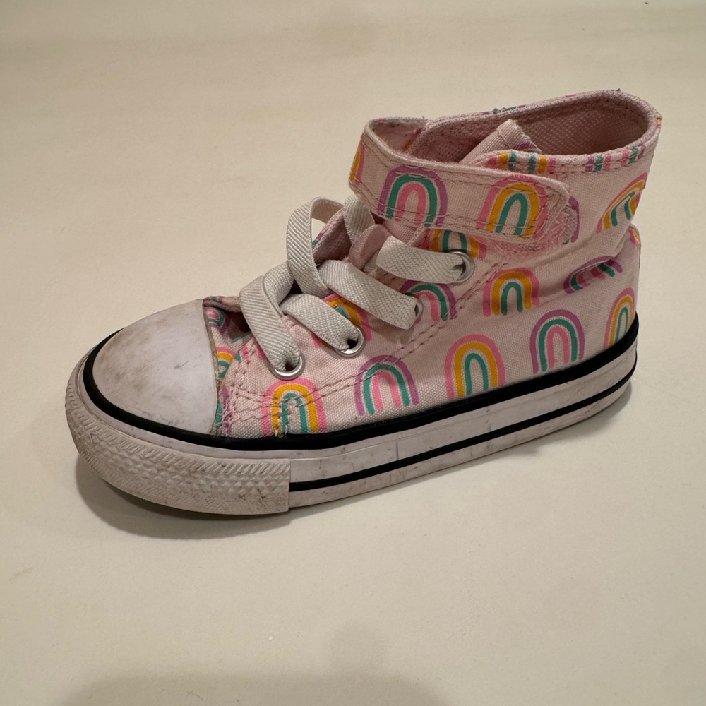 Kids Converse High-Top Sneakers with Rainbow Design size 7